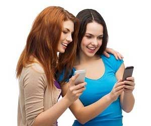 Mädchens mit Smartphone Mädchens mit Smartphone